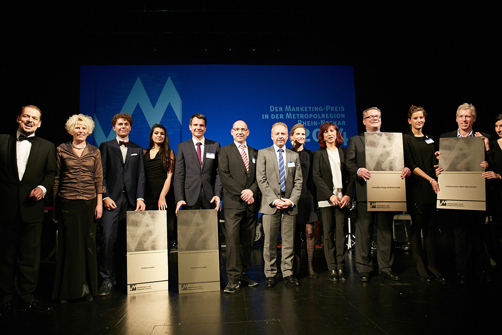 Компания CES на вручении маркетинговой премии 2014